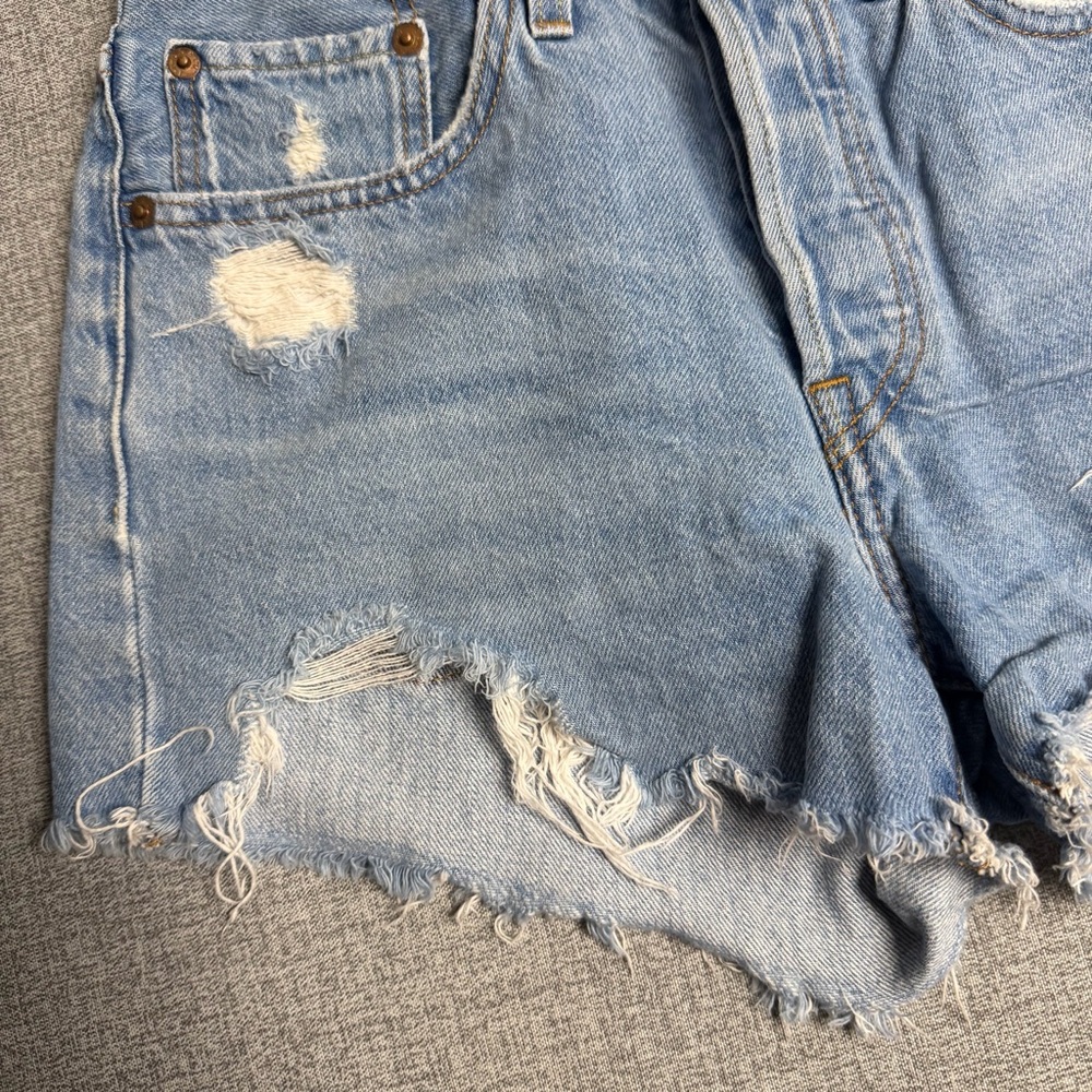 Levi's 501 High Rise Cut Off‎ Denim Shorts W26 Light Wash Distressed Frayed Hem - Picture 7 of 13